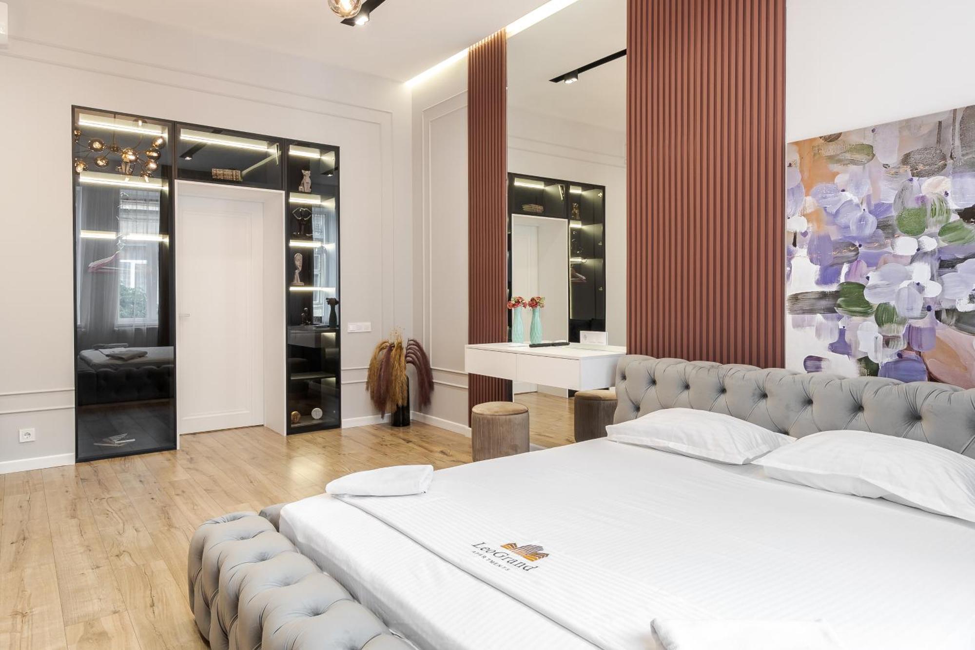 Leogrand Apartments On Leontovycha 17 Львов Экстерьер фото